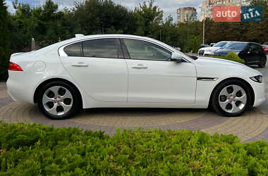 Седан Jaguar XE 2016 в 