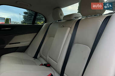 Седан Jaguar XE 2016 в 