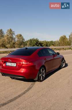 Седан Jaguar XE 2015 в 