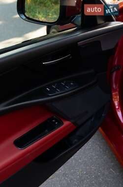 Седан Jaguar XE 2015 в 
