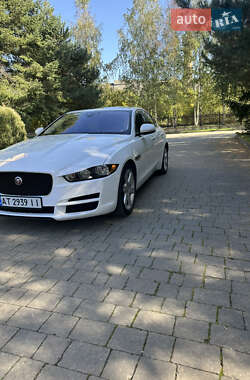 Седан Jaguar XE 2016 в Львове