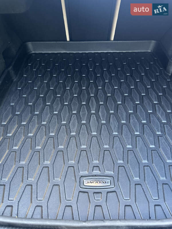 Седан Jaguar XE 2016 в Львові фото 20 Седан Jaguar XE 2016 в Львові