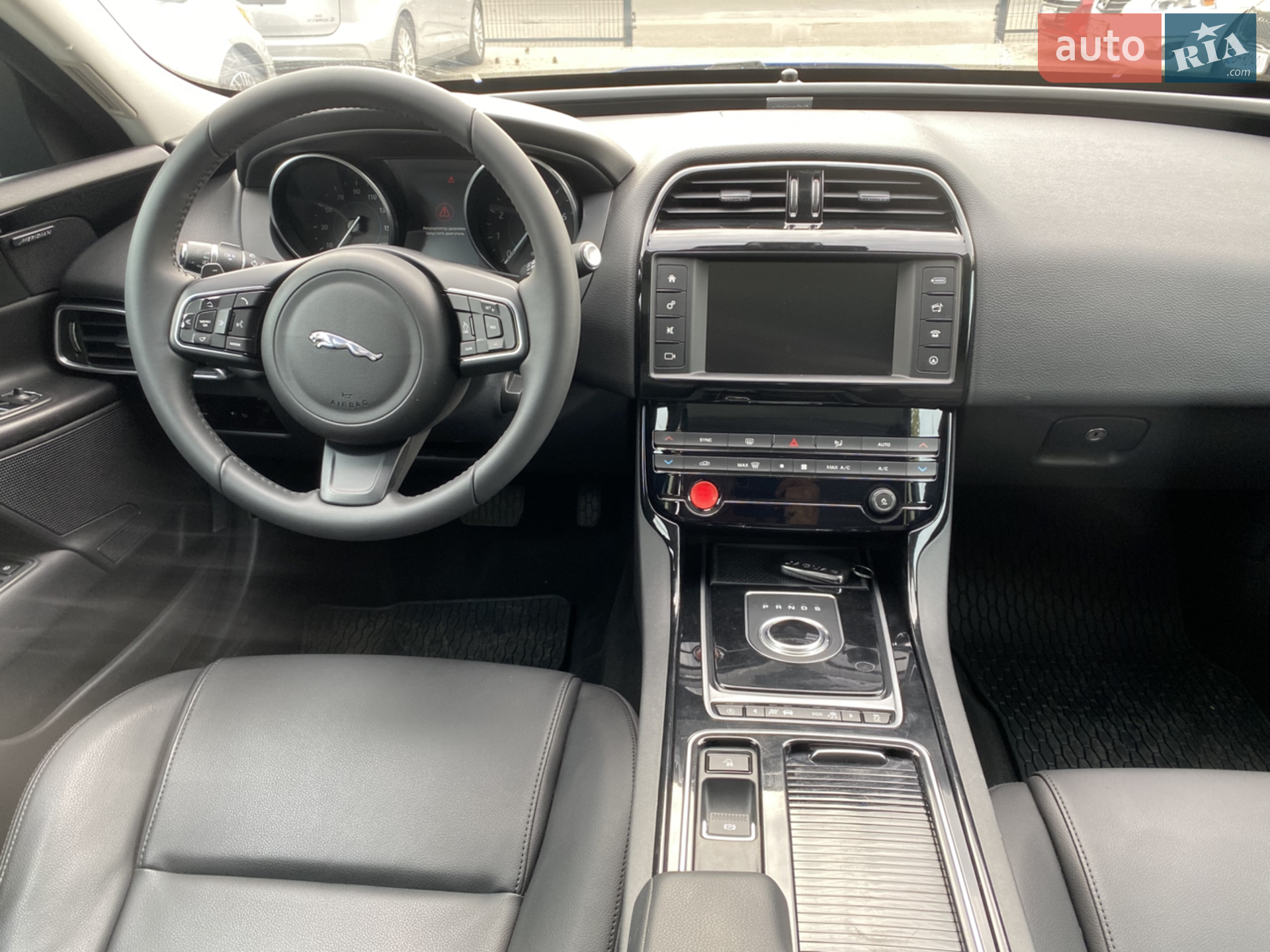 2018 Jaguar XE - мініатюра 9