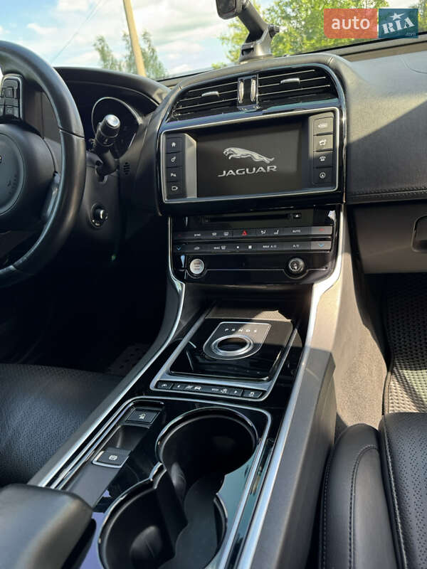 Седан Jaguar XE 2016 в Житомире фото 4 Седан Jaguar XE 2016 в Житомире