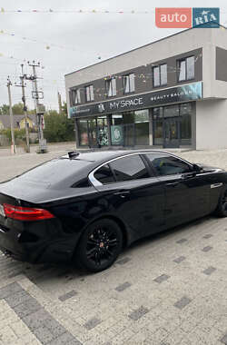 Седан Jaguar XE 2016 в 