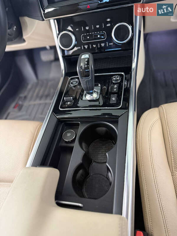 Седан Jaguar XE 2019 в Одесі
