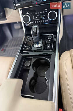Седан Jaguar XE 2019 в 