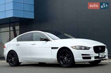 Седан Jaguar XE 2017 в 