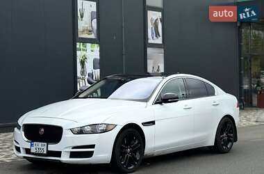 Седан Jaguar XE 2017 в 