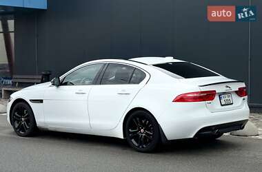 Седан Jaguar XE 2017 в 
