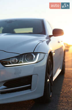 Седан Jaguar XE 2015 в 