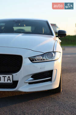 Седан Jaguar XE 2015 в 