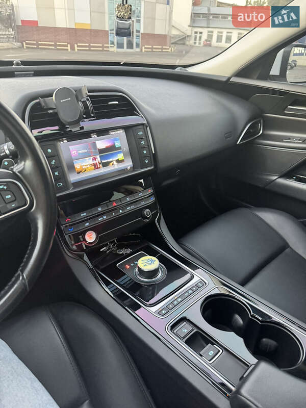 Седан Jaguar XE 2016 в Одесі фото 12 Седан Jaguar XE 2016 в Одесі