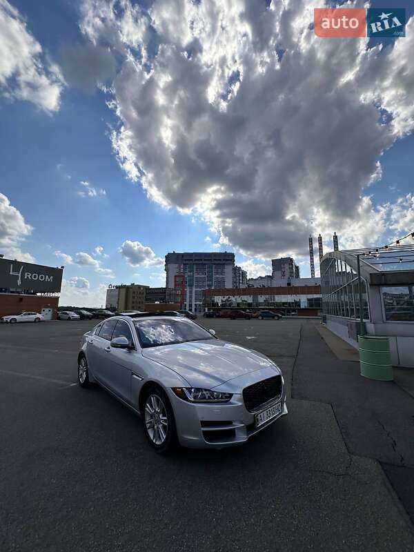Седан Jaguar XE 2016 в Києві