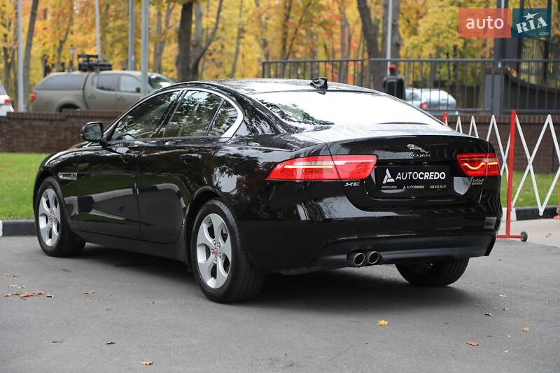 Седан Jaguar XE 2016 в Харкові