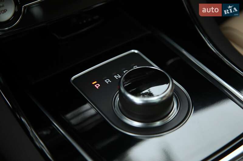 Седан Jaguar XE 2016 в Харкові