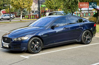 Седан Jaguar XE 2016 в 