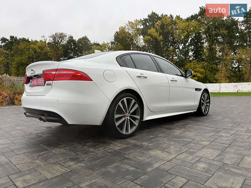 Седан Jaguar XE 2019 в Луцке