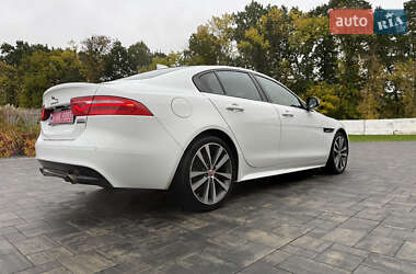 Седан Jaguar XE 2019 в  фото 7 Седан Jaguar XE 2019 в