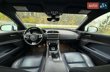 Седан Jaguar XE 2019 в  фото 16 Седан Jaguar XE 2019 в