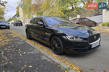 Седан Jaguar XE 2019 в 