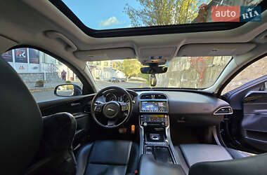 Седан Jaguar XE 2019 в 