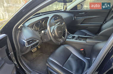 Седан Jaguar XE 2019 в 