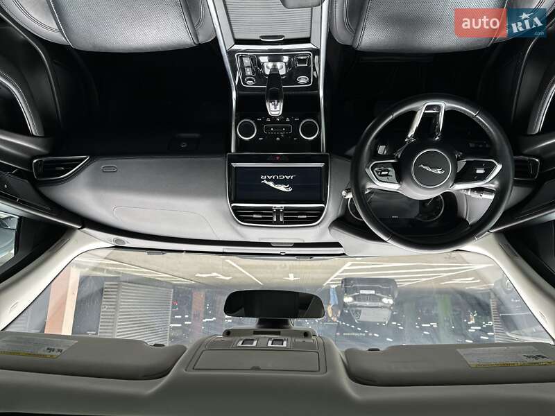 Седан Jaguar XE 2020 в Києві