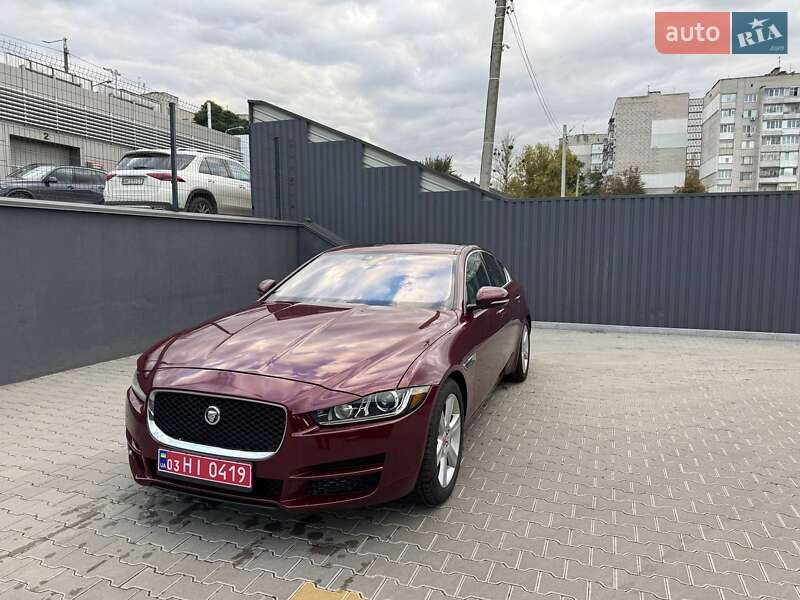 Седан Jaguar XE 2017 в Житомирі