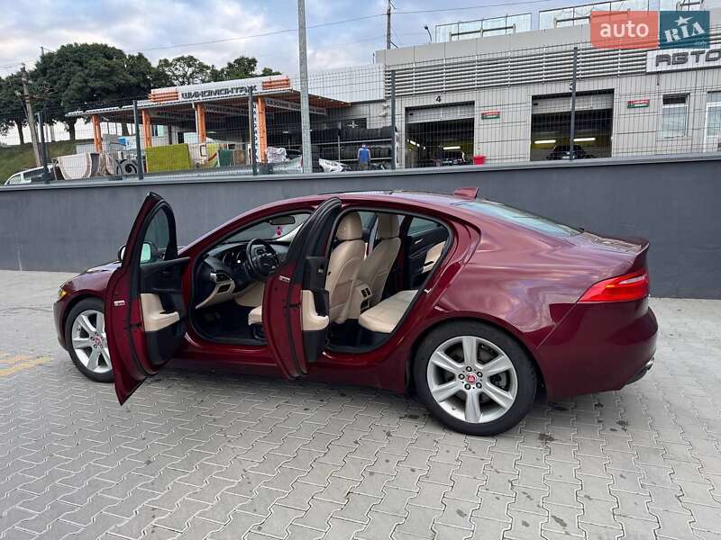Седан Jaguar XE 2017 в Житомирі