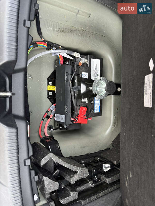 Седан Jaguar XE 2016 в Борисполе фото 14 Седан Jaguar XE 2016 в Борисполе