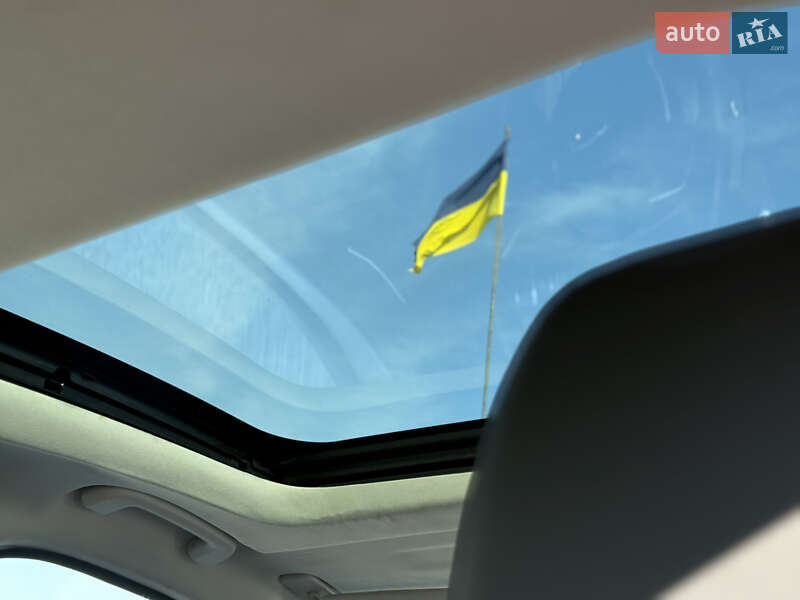 Седан Jaguar XE 2017 в Рівному