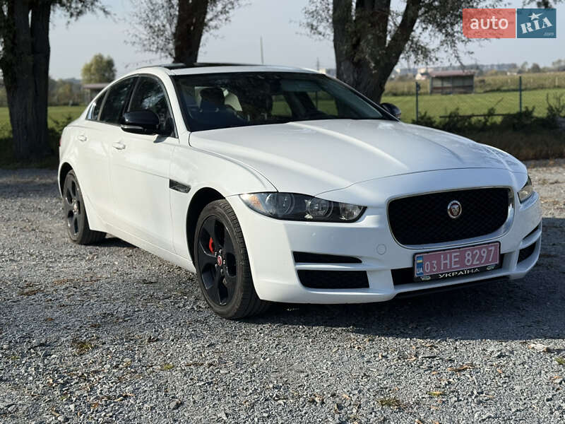 Седан Jaguar XE 2017 в Рівному