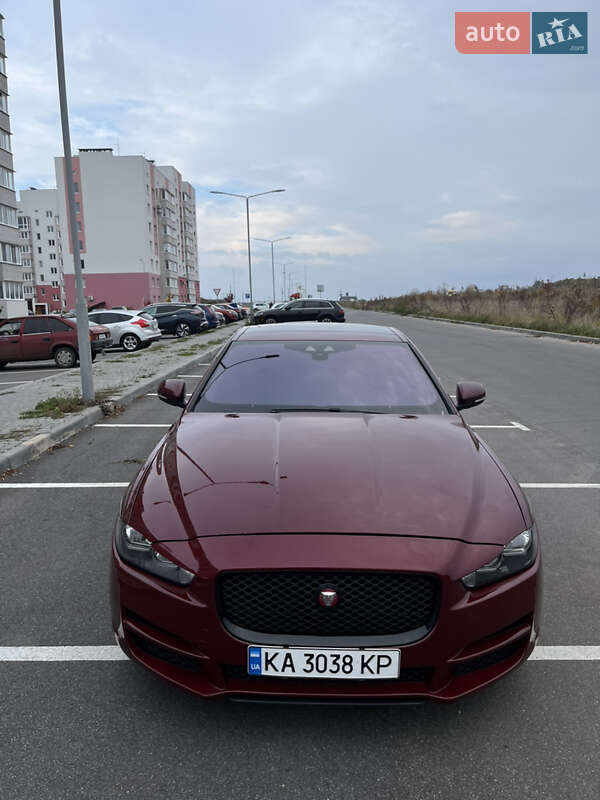 Седан Jaguar XE 2016 в Виннице