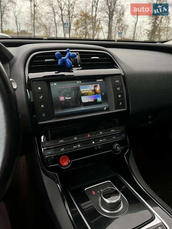 Седан Jaguar XE 2016 в Виннице