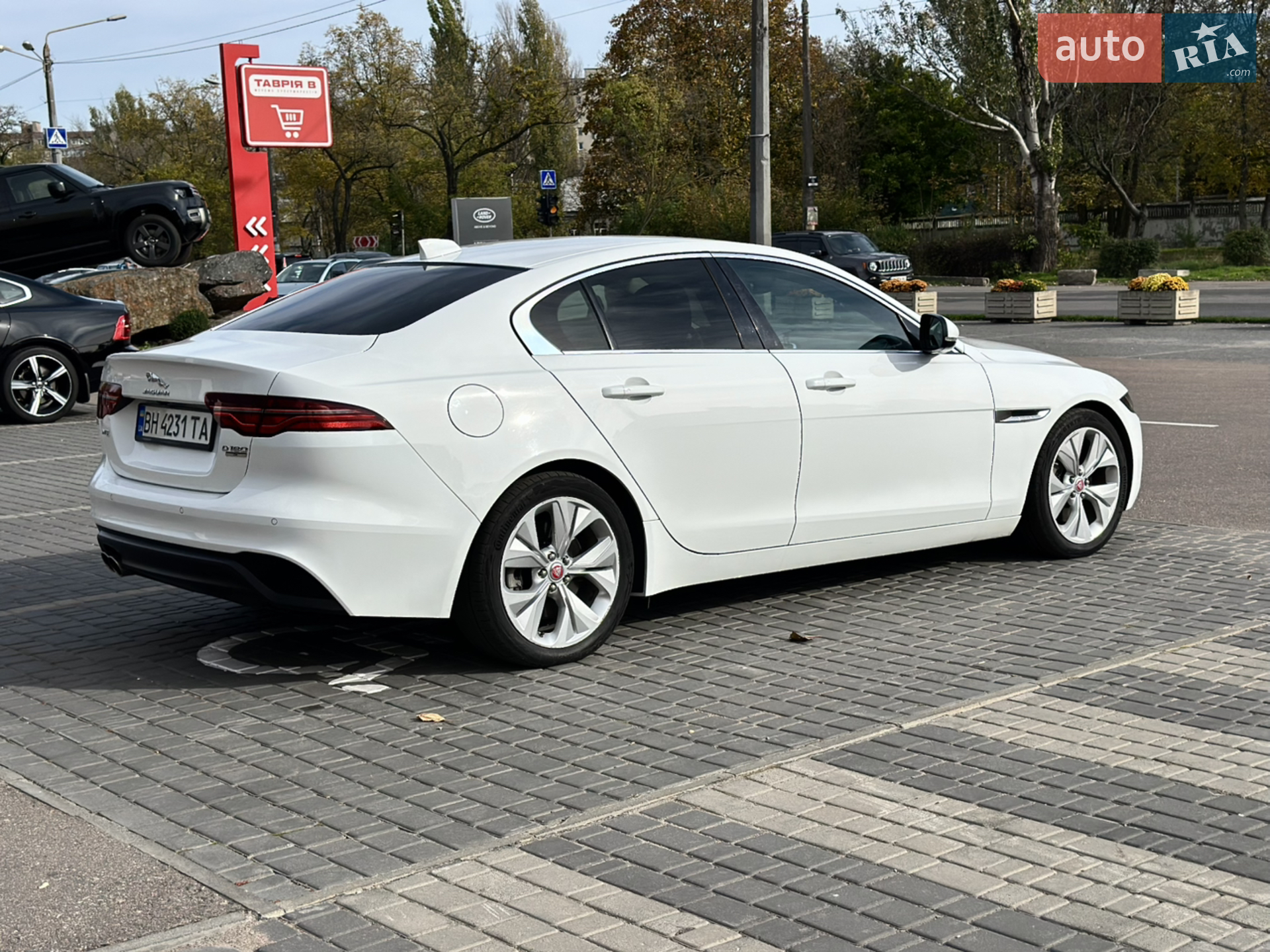 2020 Jaguar XE - мініатюра 4