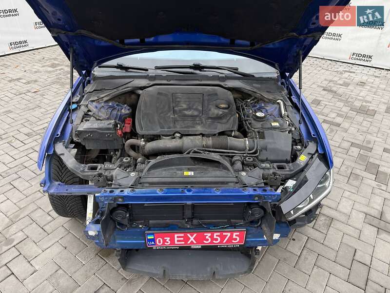 Седан Jaguar XE 2018 в Луцке