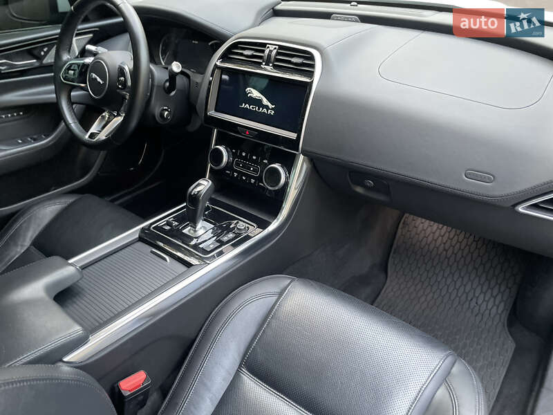 Седан Jaguar XE 2020 в Днепре фото 13 Седан Jaguar XE 2020 в Днепре