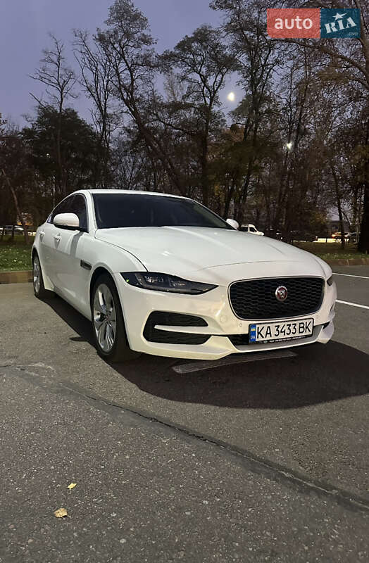 Седан Jaguar XE 2020 в Киеве