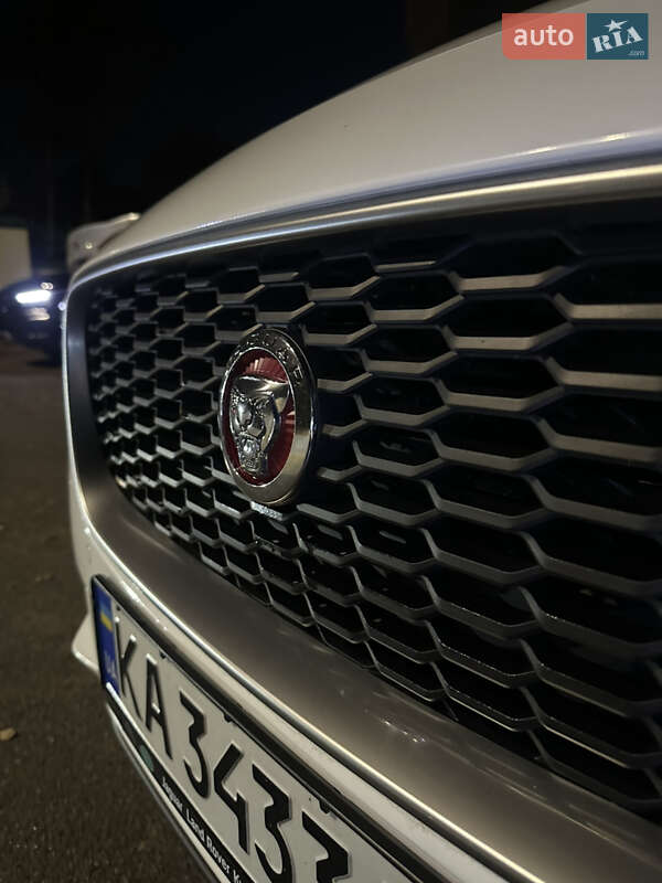 Седан Jaguar XE 2020 в Киеве