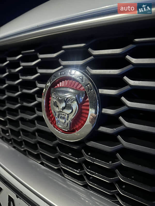 Седан Jaguar XE 2020 в Киеве