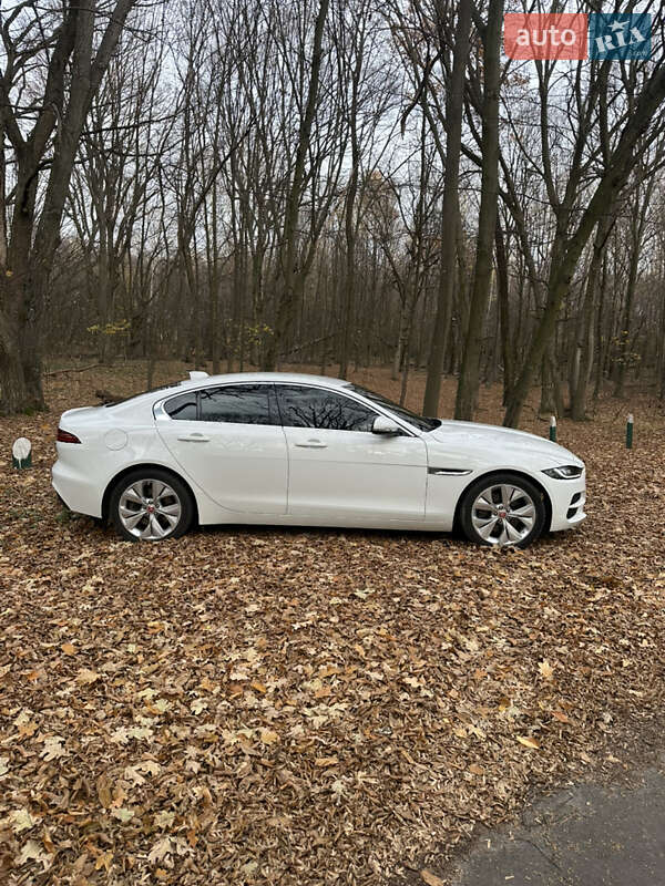 Седан Jaguar XE 2020 в Киеве
