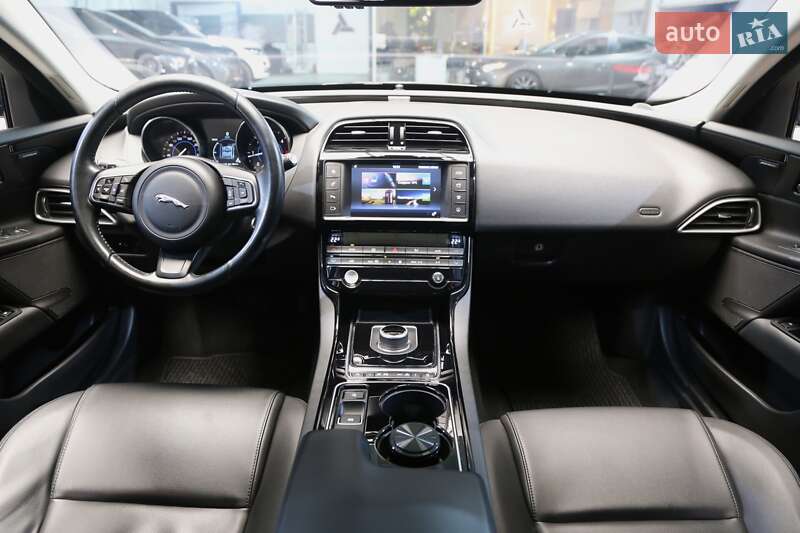 Седан Jaguar XE 2016 в Києві фото 14 Седан Jaguar XE 2016 в Києві