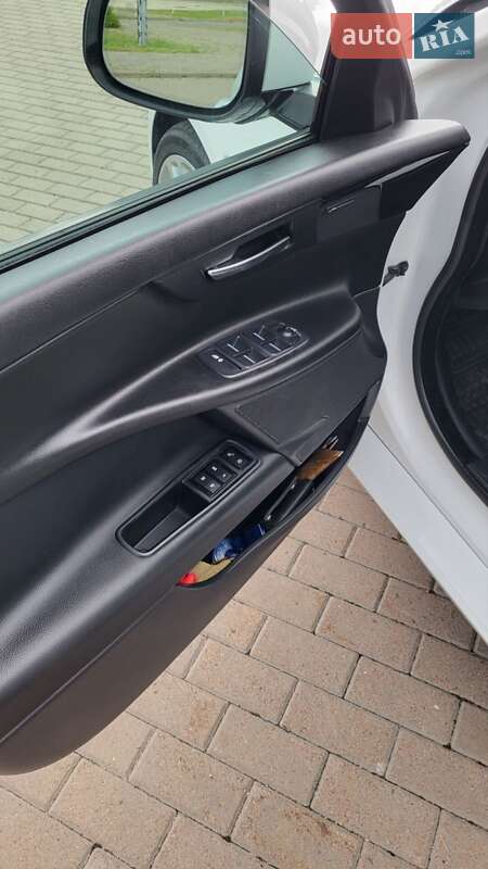 Седан Jaguar XE 2016 в Киеве