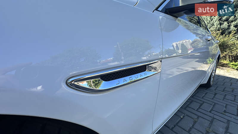 Седан Jaguar XE 2015 в Одесі
