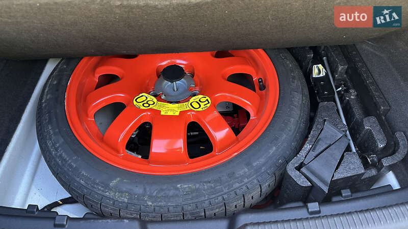 Седан Jaguar XE 2015 в Одесі