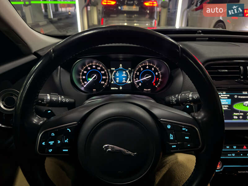 Седан Jaguar XE 2016 в Києві фото 10 Седан Jaguar XE 2016 в Києві