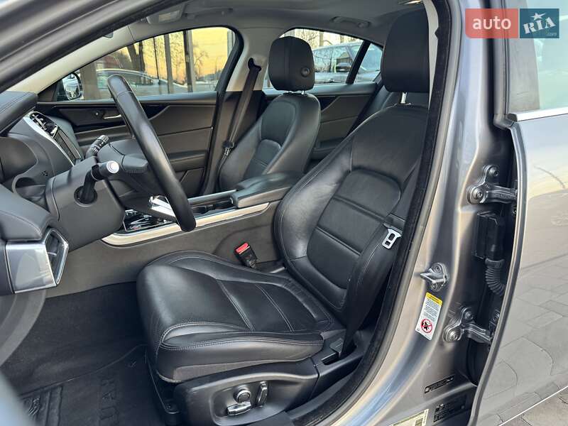 Седан Jaguar XE 2020 в Києві