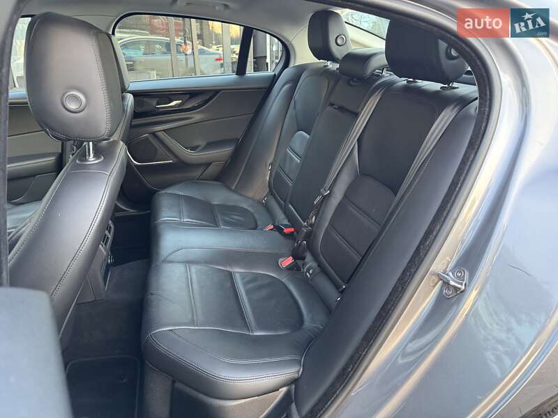 Седан Jaguar XE 2020 в Києві
