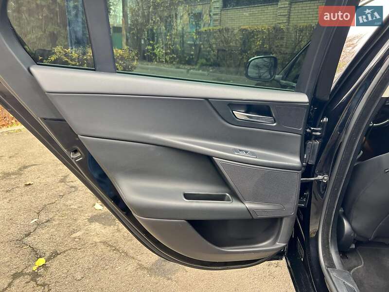 Седан Jaguar XE 2019 в Києві